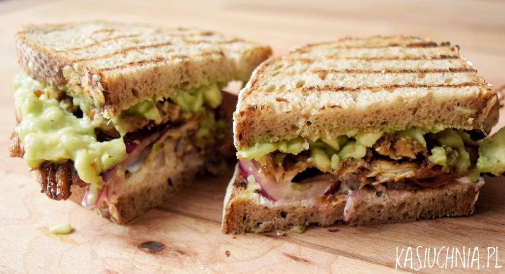 sandwich z indykiem widok z boku